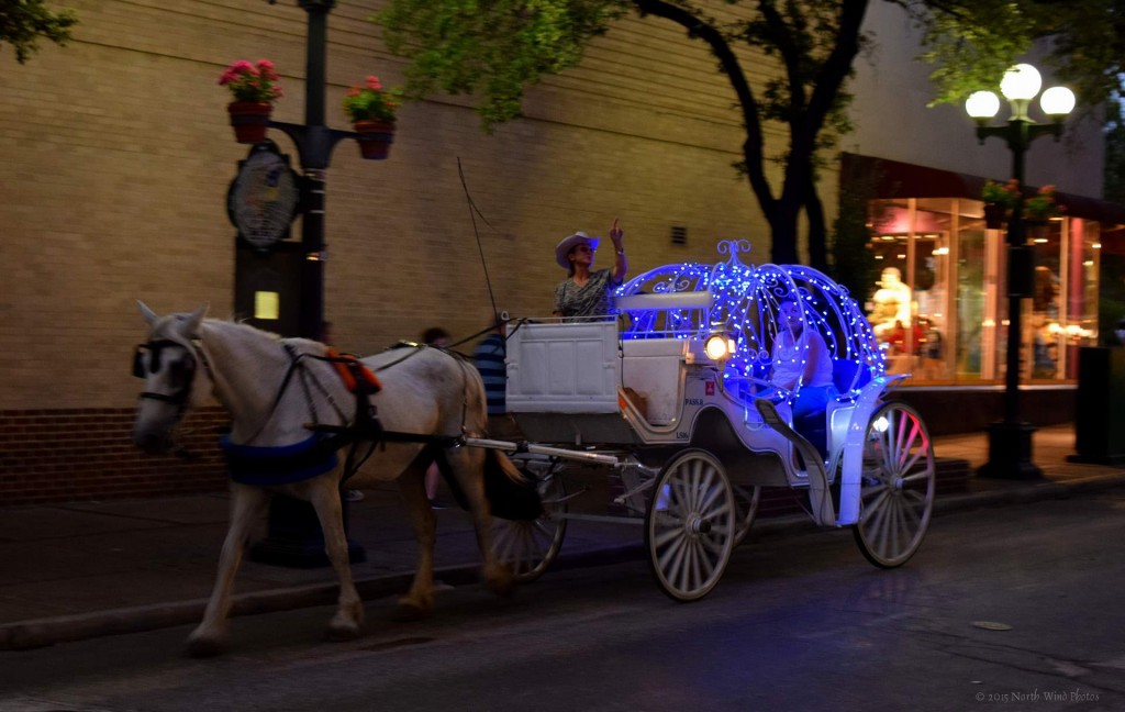 Completely surprised by the fairy tale carriages that appeared at night.